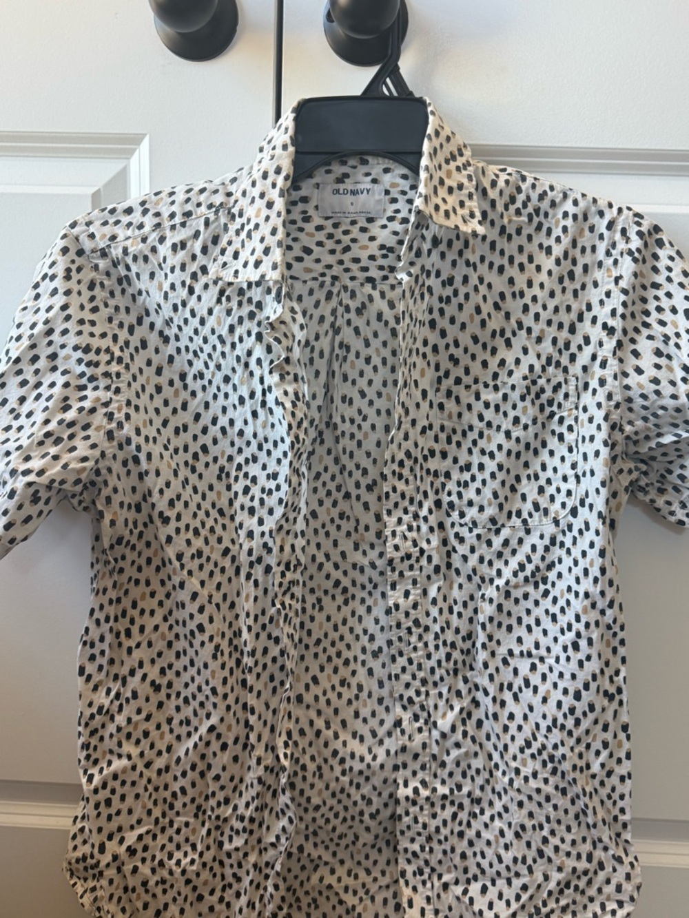 Old Navy Men’s White Short-Sleeve Button-Down Shirt with Black Dot Print